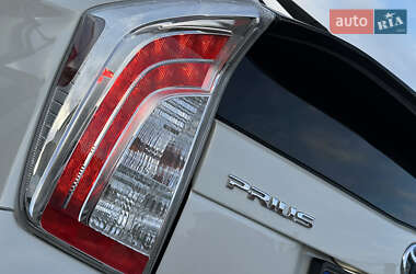 Хэтчбек Toyota Prius 2012 в 