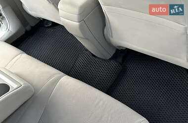 Хэтчбек Toyota Prius 2012 в 