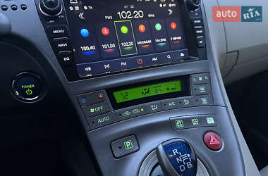 Хэтчбек Toyota Prius 2012 в 