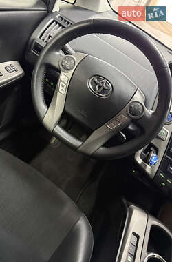 Хетчбек Toyota Prius 2018 в 