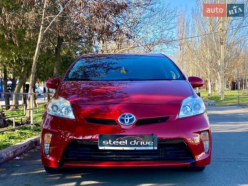Хэтчбек Toyota Prius 2015 в Николаеве