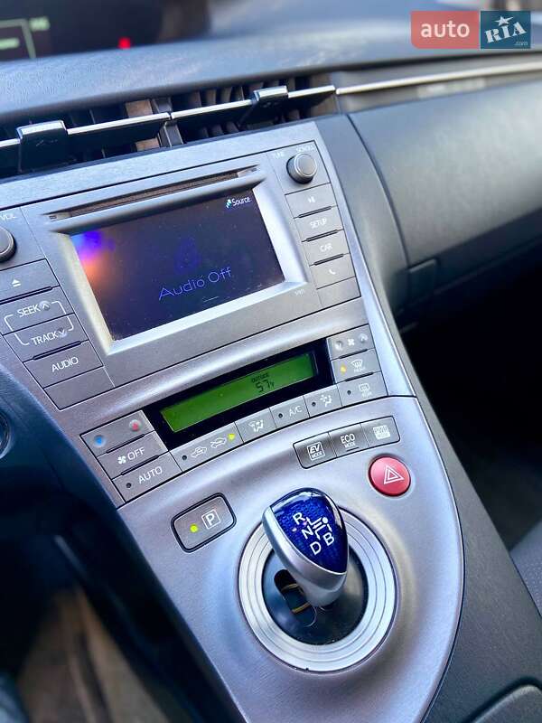 Хэтчбек Toyota Prius 2015 в Николаеве