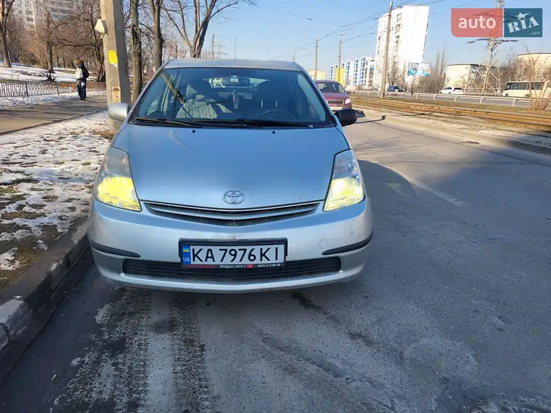 Хетчбек Toyota Prius 2005 в 