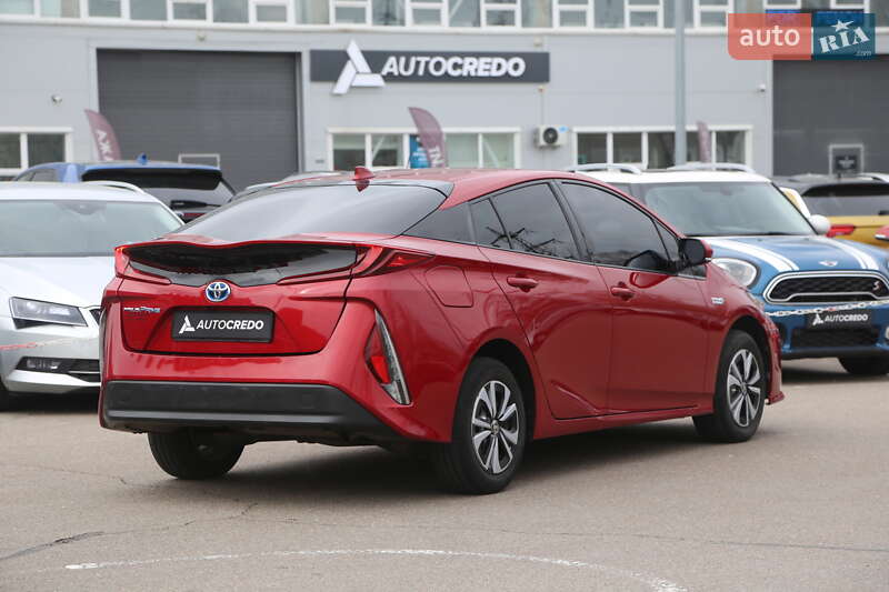 Хэтчбек Toyota Prius 2016 в Киеве