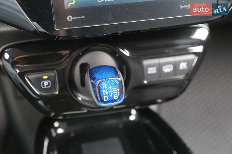 Хэтчбек Toyota Prius 2016 в Киеве