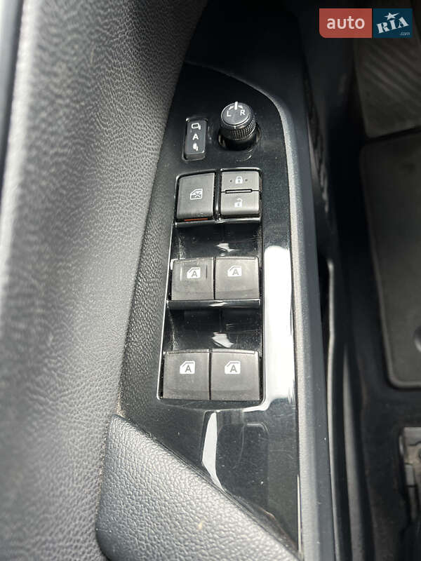 Хэтчбек Toyota Prius 2015 в Киеве