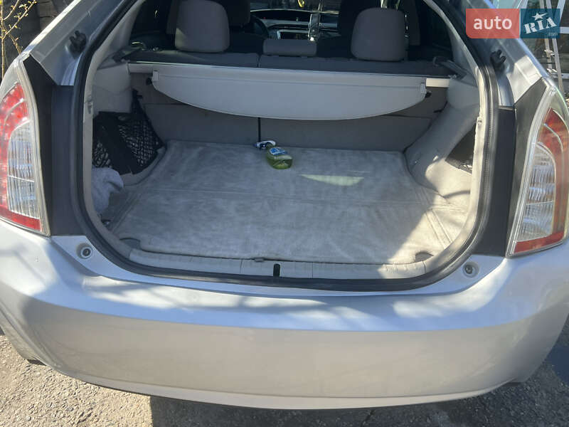 Хетчбек Toyota Prius 2014 в Дніпрі