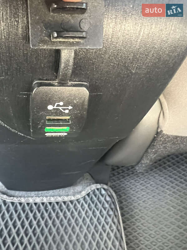 Хетчбек Toyota Prius 2014 в Дніпрі