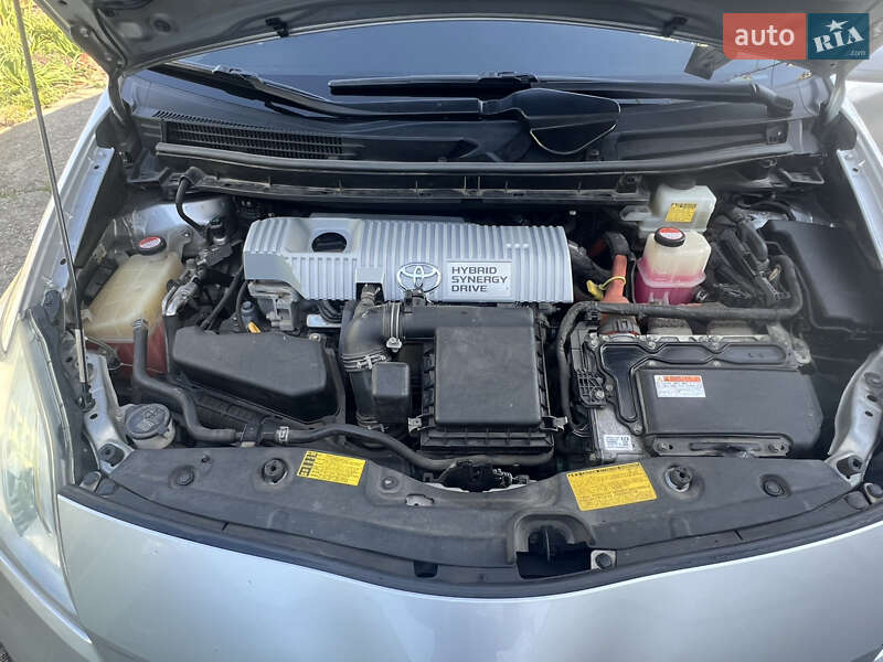 Хетчбек Toyota Prius 2014 в Дніпрі