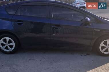 Хэтчбек Toyota Prius 2013 в 