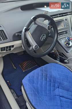 Хэтчбек Toyota Prius 2013 в 