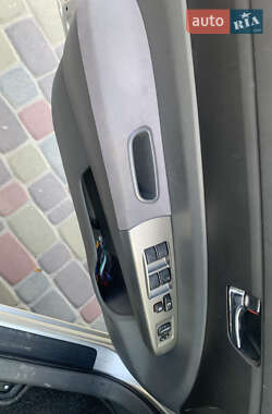Хэтчбек Toyota Prius 2005 в 
