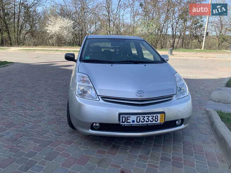 Хэтчбек Toyota Prius 2005 в 