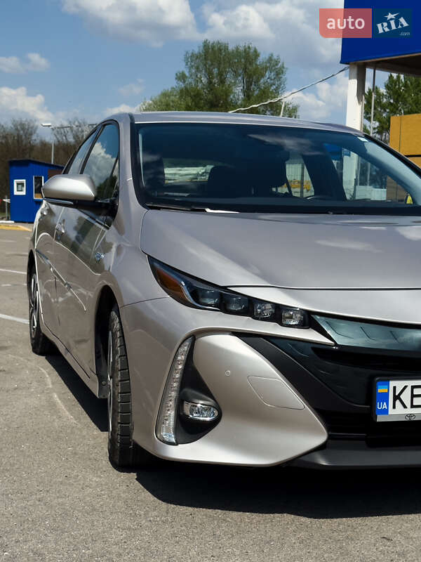 Хетчбек Toyota Prius 2017 в Кам'янському
