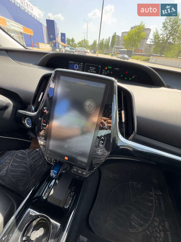 Хетчбек Toyota Prius 2017 в Кам'янському