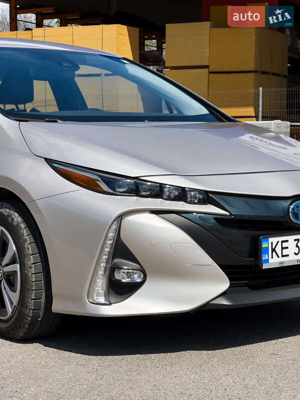 Хетчбек Toyota Prius 2017 в Кам'янському
