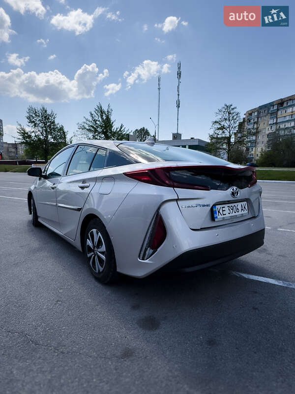 Хетчбек Toyota Prius 2017 в Кам'янському