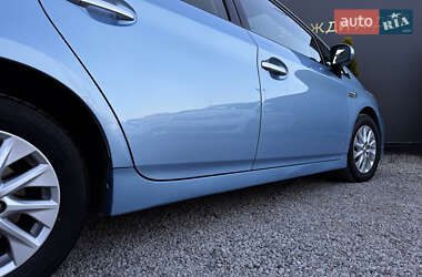 Хетчбек Toyota Prius 2012 в 
