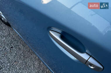 Хетчбек Toyota Prius 2012 в 