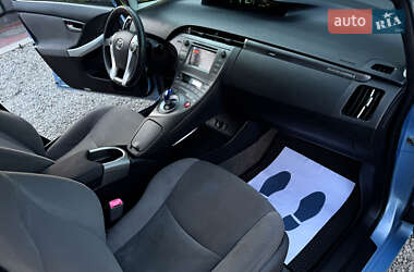 Хетчбек Toyota Prius 2012 в 