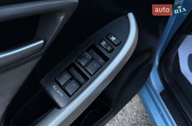 Хетчбек Toyota Prius 2012 в 
