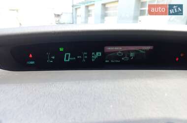Хэтчбек Toyota Prius 2013 в 
