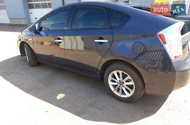 Хэтчбек Toyota Prius 2013 в 