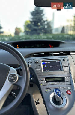Хетчбек Toyota Prius 2013 в 