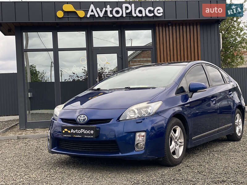 Хэтчбек Toyota Prius 2010 в 