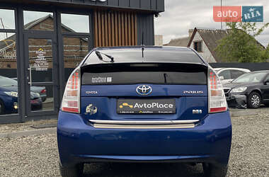 Хэтчбек Toyota Prius 2010 в 