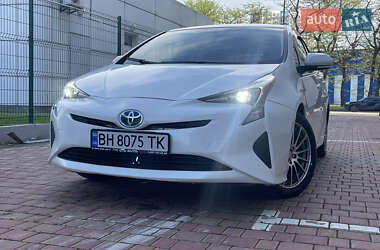 Хетчбек Toyota Prius 2017 в 