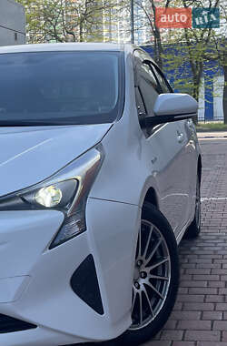 Хетчбек Toyota Prius 2017 в 
