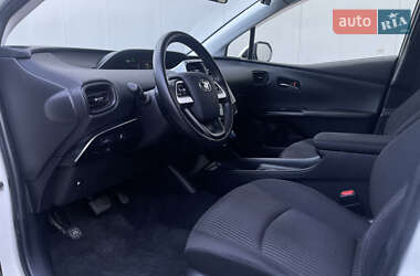 Хетчбек Toyota Prius 2017 в 