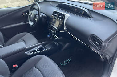 Хетчбек Toyota Prius 2017 в 