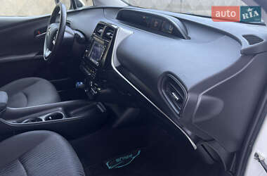 Хетчбек Toyota Prius 2017 в 
