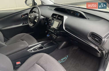 Хетчбек Toyota Prius 2017 в 