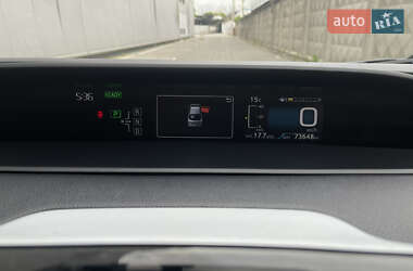Хетчбек Toyota Prius 2017 в 