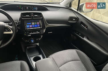 Хетчбек Toyota Prius 2017 в 