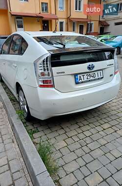 Хетчбек Toyota Prius 2010 в 