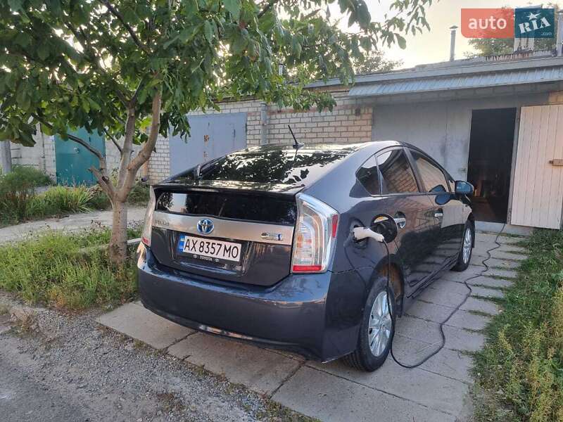 Хетчбек Toyota Prius 2014 в Харкові
