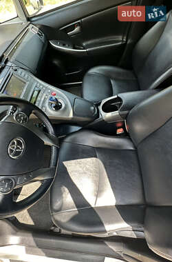 Хетчбек Toyota Prius 2014 в 