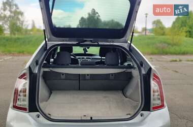 Хэтчбек Toyota Prius 2012 в 
