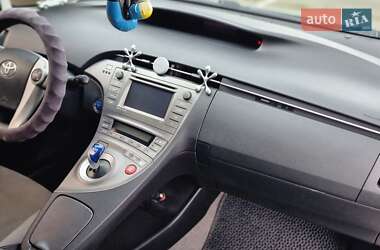 Хэтчбек Toyota Prius 2012 в 
