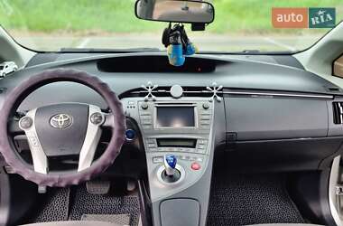 Хэтчбек Toyota Prius 2012 в 