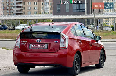Хэтчбек Toyota Prius 2013 в 