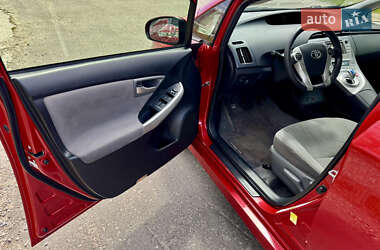 Хэтчбек Toyota Prius 2013 в 