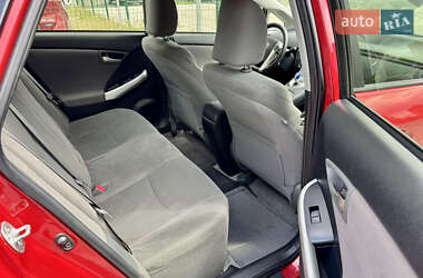 Хэтчбек Toyota Prius 2013 в 