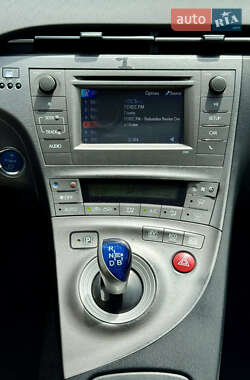 Хэтчбек Toyota Prius 2013 в 