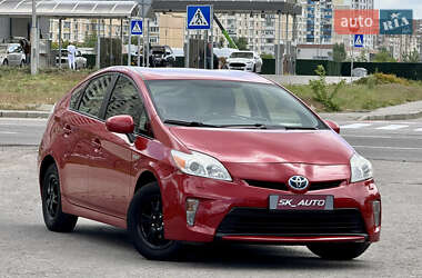 Хэтчбек Toyota Prius 2013 в 