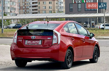 Хэтчбек Toyota Prius 2013 в 